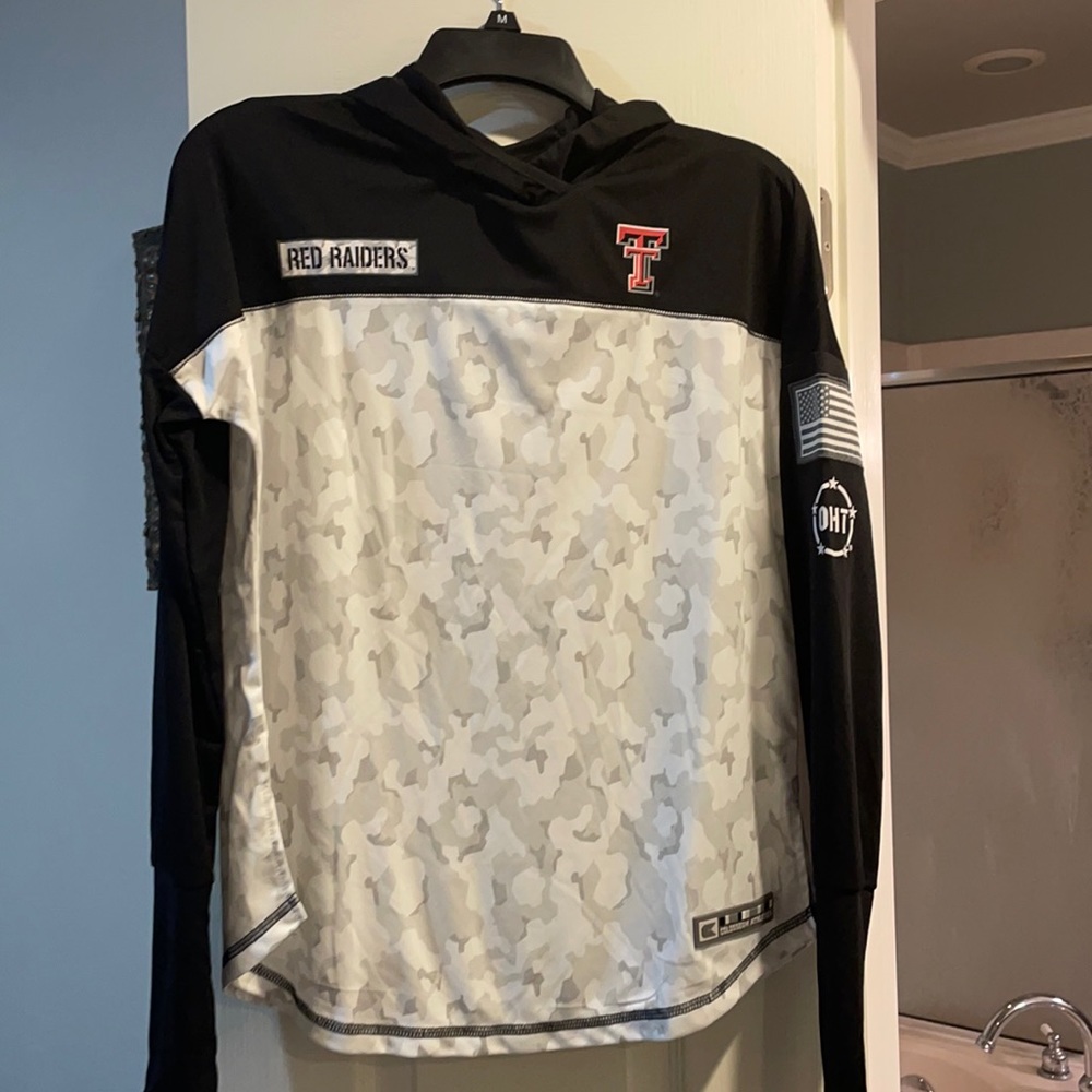 Texas Tech pullover Medium. BNWT.